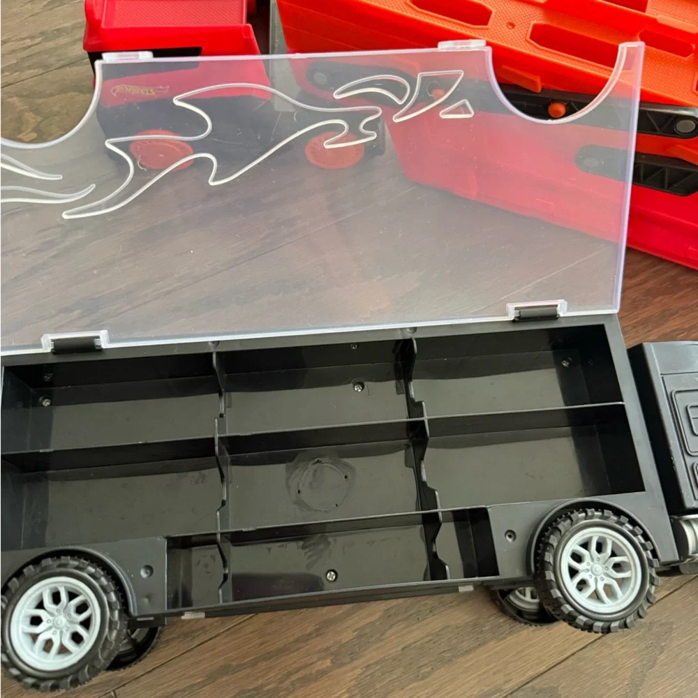 Hot Wheels Mega Hauler Truck (2015) holds 50 cars - NEW in box